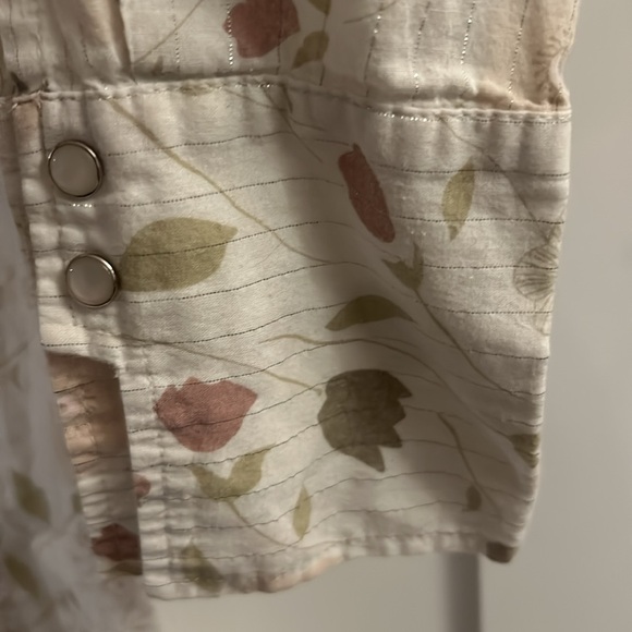 American Rag snap button blouse. - Picture 5 of 5